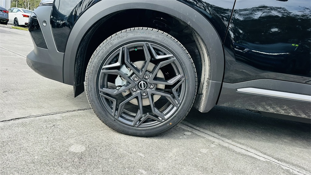 Vehicle image 8 of 30