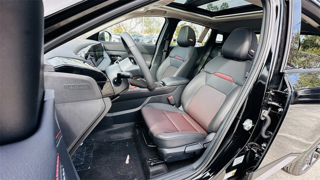 Vehicle image 11 of 30