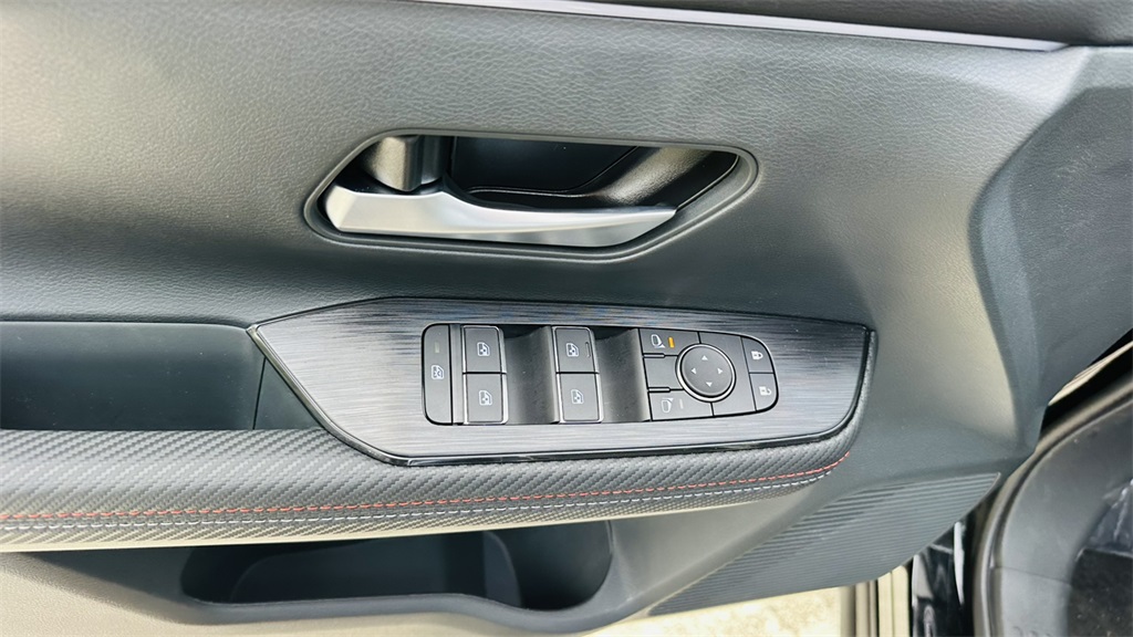 Vehicle image 23 of 30