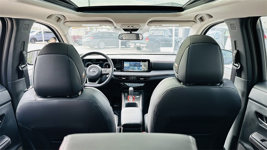 Vehicle image 15 of 30