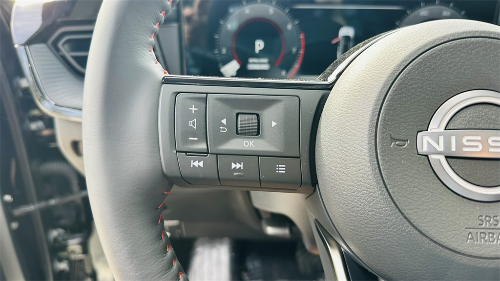 Vehicle image 17 of 30