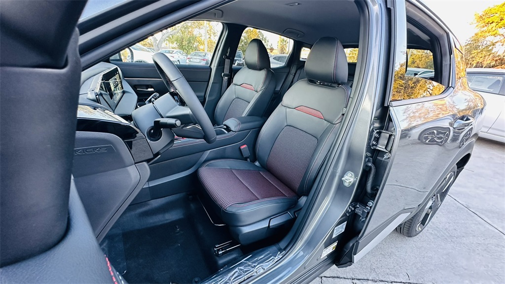Vehicle image 11 of 29