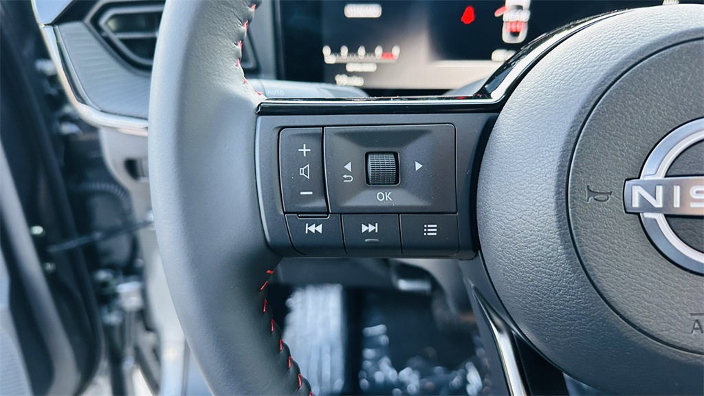 Vehicle image 25 of 29