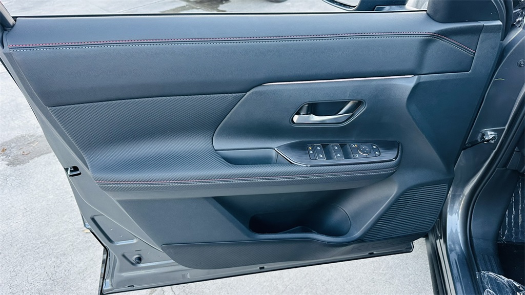Vehicle image 19 of 29