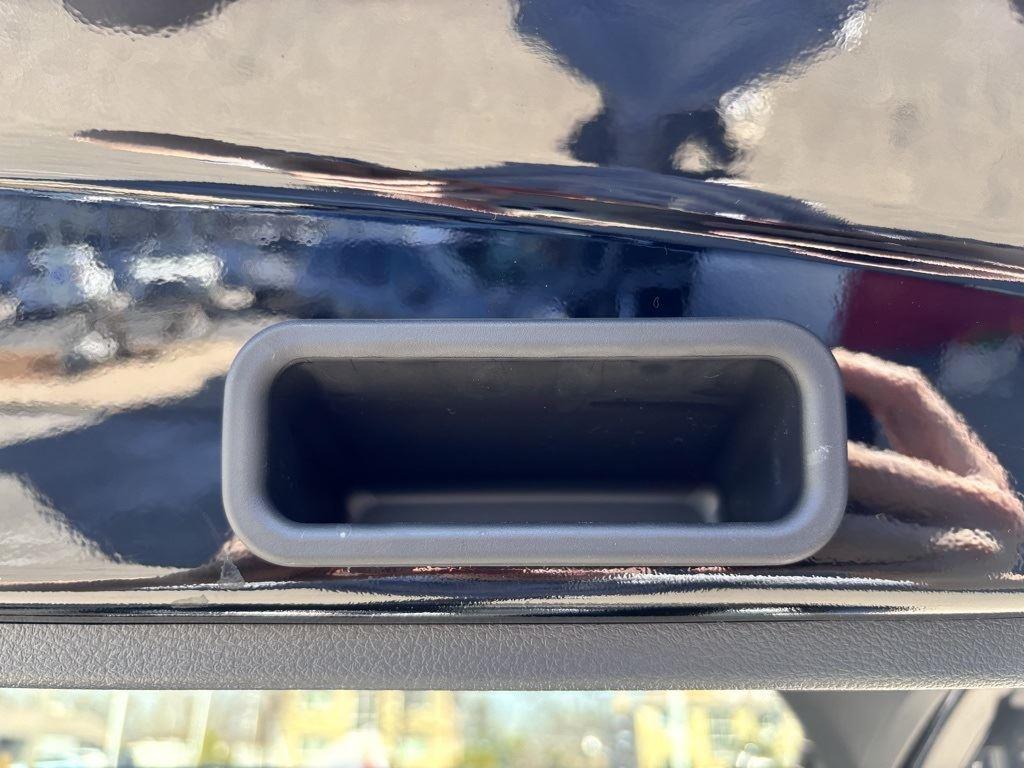 Vehicle image 26 of 33