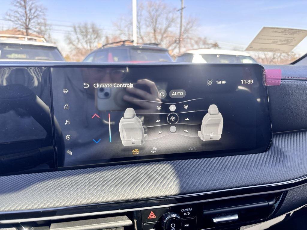 Vehicle image 16 of 33