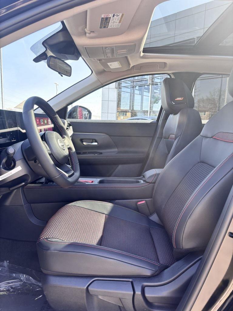 Vehicle image 7 of 33