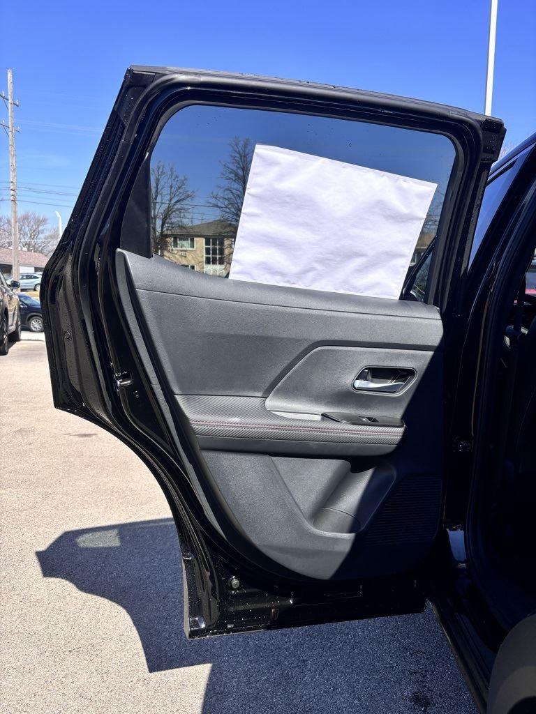 Vehicle image 24 of 33