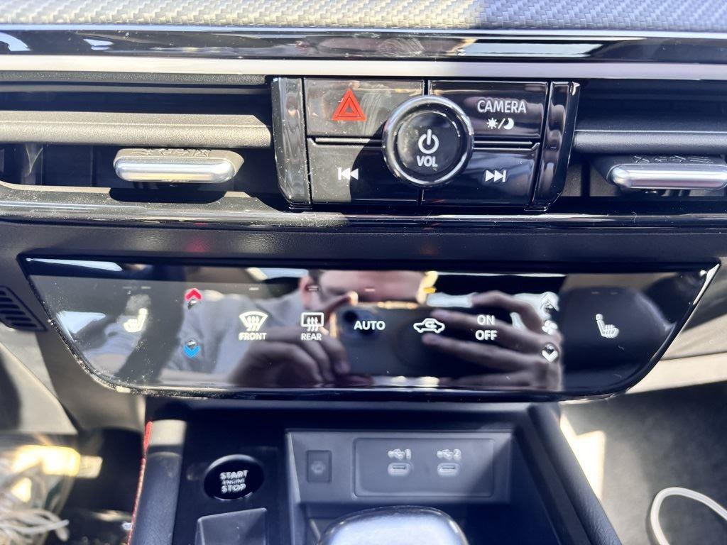 Vehicle image 19 of 33