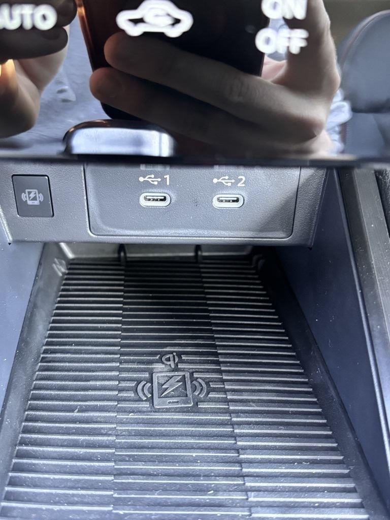 Vehicle image 21 of 33