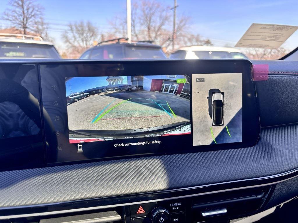 Vehicle image 18 of 33