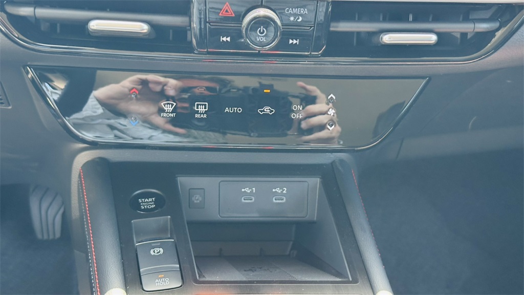 Vehicle image 25 of 29