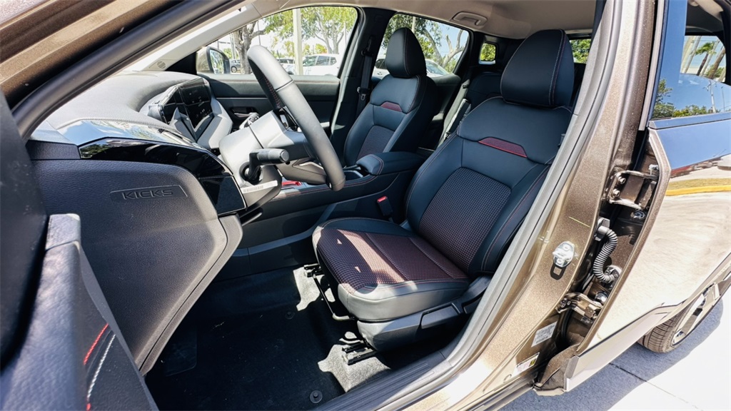 Vehicle image 13 of 29