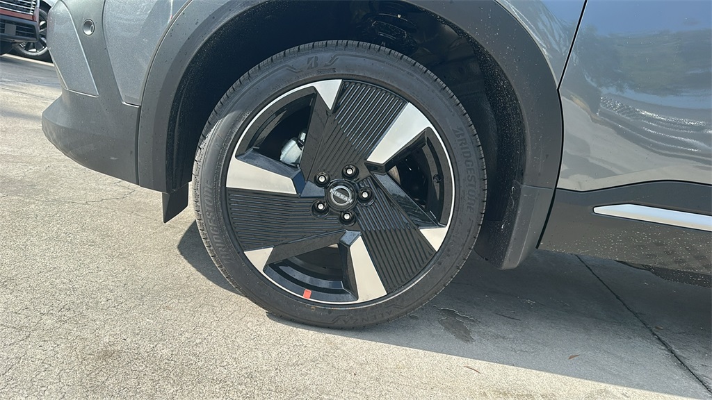 Vehicle image 9 of 31