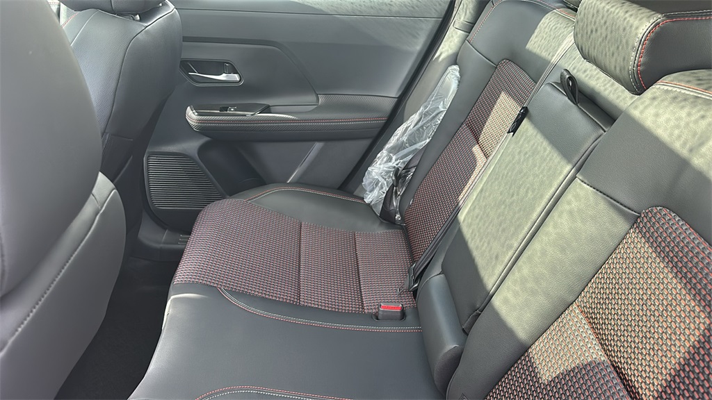 Vehicle image 11 of 31