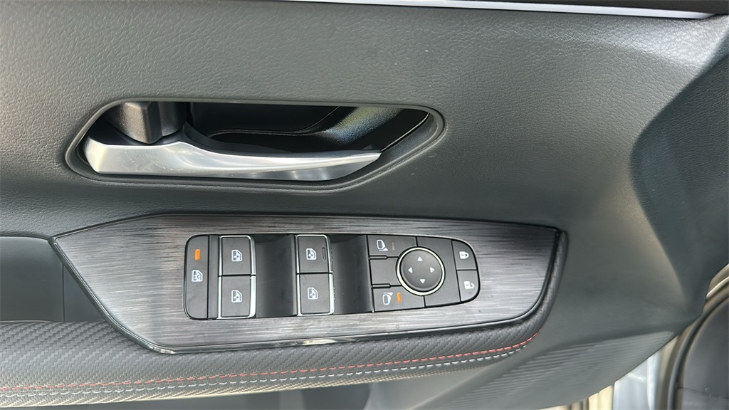 Vehicle image 21 of 31