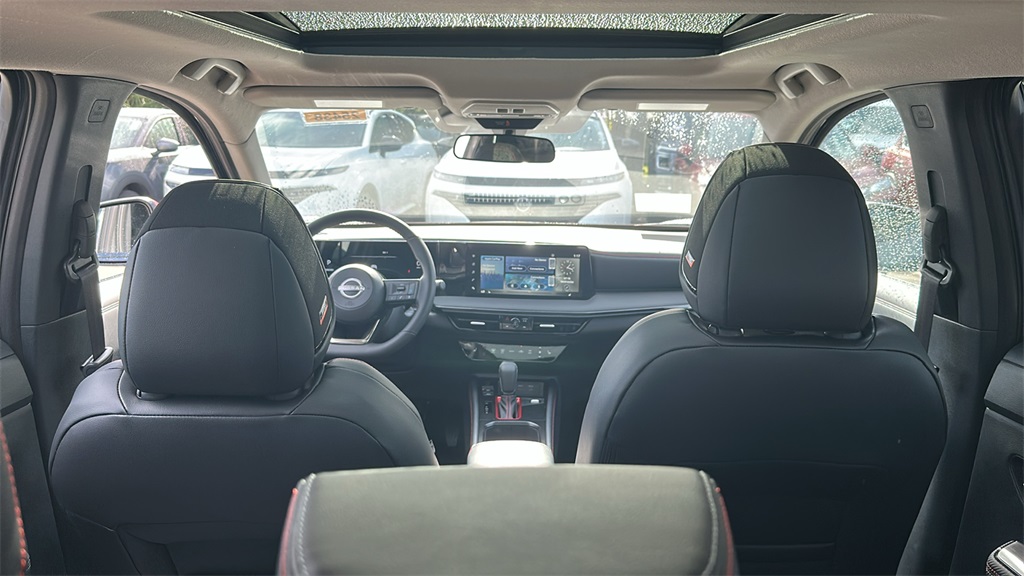 Vehicle image 25 of 31