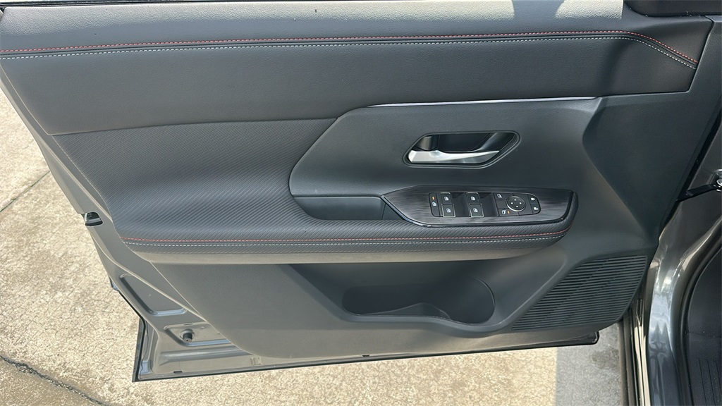 Vehicle image 20 of 31