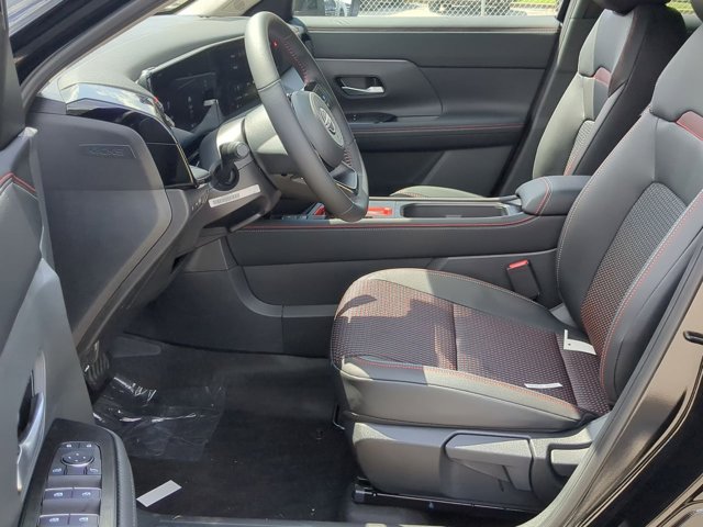 Vehicle image 6 of 15