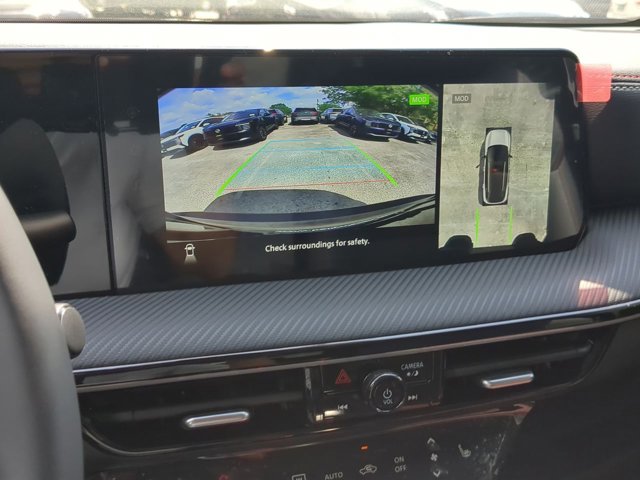 Vehicle image 11 of 15