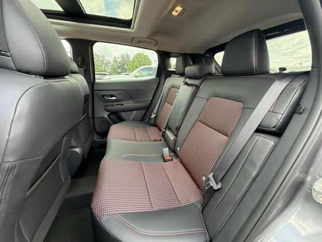 2025 Nissan Kicks SR Image 11 of 32