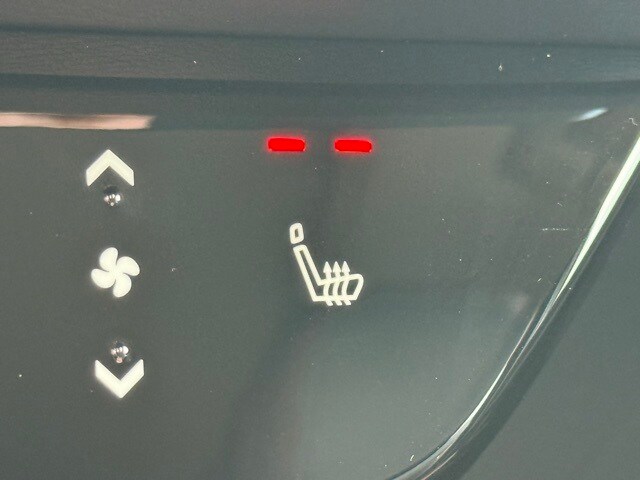 2025 Nissan Kicks SR Image 29 of 32