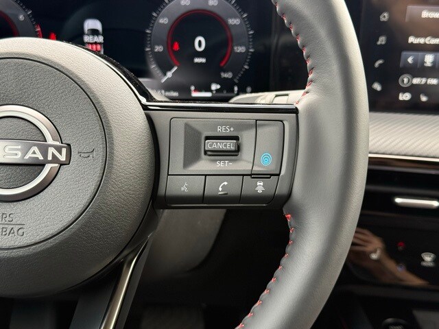 2025 Nissan Kicks SR Image 18 of 32