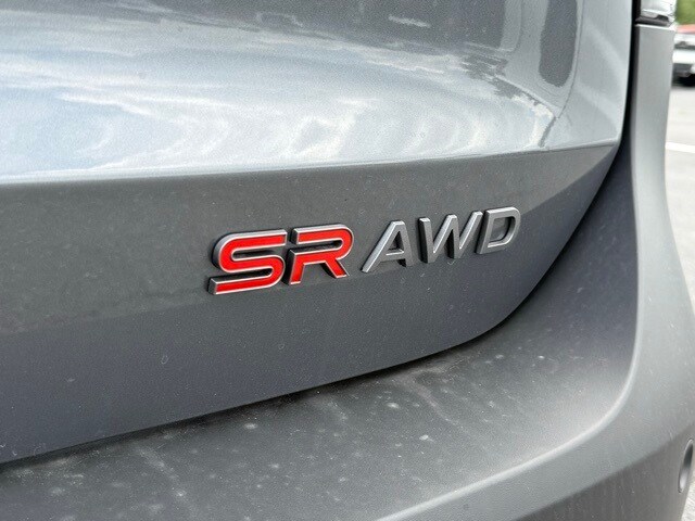 2025 Nissan Kicks SR Image 30 of 32