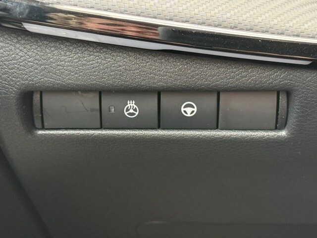 2025 Nissan Kicks SR Image 31 of 32