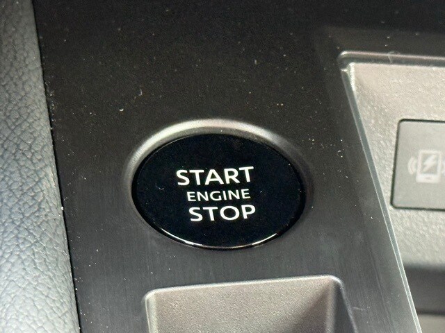 2025 Nissan Kicks SR Image 32 of 32