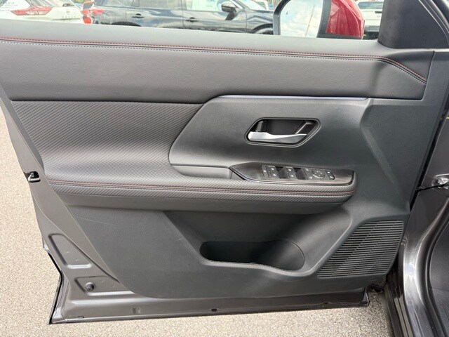 2025 Nissan Kicks SR Image 23 of 32