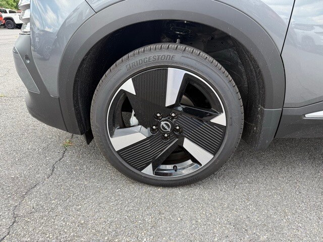 2025 Nissan Kicks SR Image 9 of 32