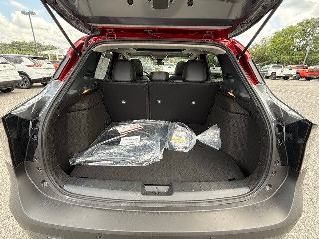 2025 Nissan Kicks SR Image 10 of 32