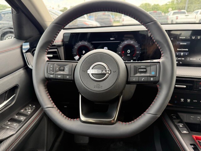 2025 Nissan Kicks SR Image 27 of 32