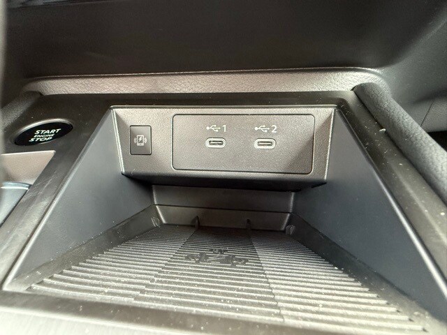 2025 Nissan Kicks SR Image 25 of 32