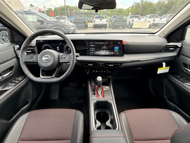 2025 Nissan Kicks SR Image 14 of 32