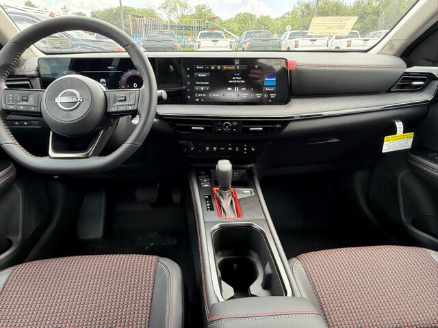 2025 Nissan Kicks SR Image 16 of 32