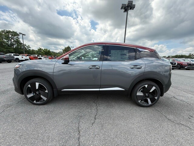 2025 Nissan Kicks SR Image 8 of 32