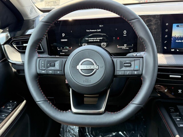 2025 Nissan Kicks SR Image 16 of 33