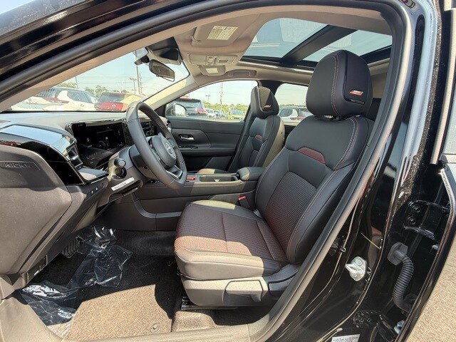 2025 Nissan Kicks SR Image 12 of 33