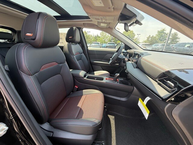 2025 Nissan Kicks SR Image 11 of 33