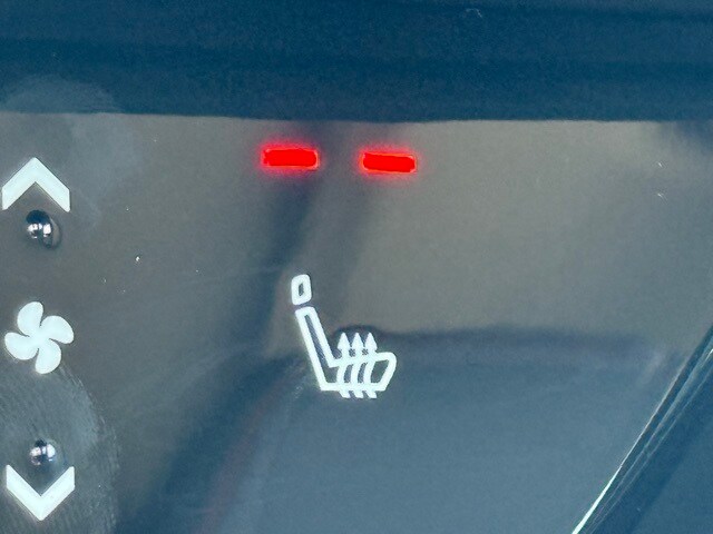 2025 Nissan Kicks SR Image 19 of 33