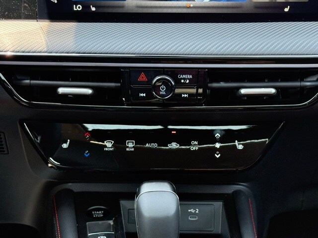 2025 Nissan Kicks SR Image 33 of 33