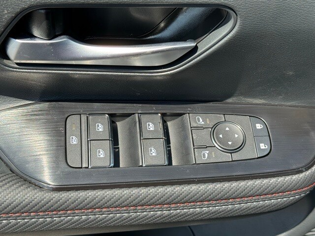 2025 Nissan Kicks SR Image 32 of 33