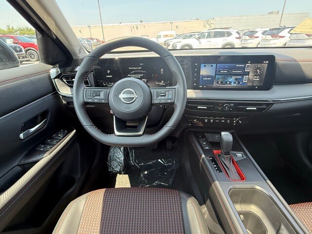 2025 Nissan Kicks SR Image 14 of 33