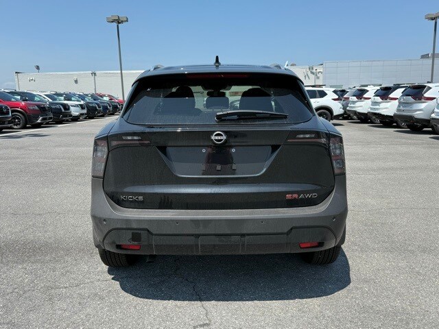 2025 Nissan Kicks SR Image 5 of 33