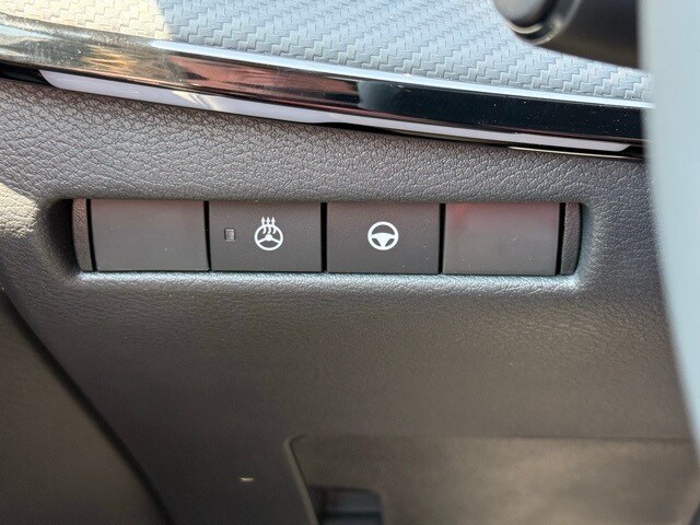 2025 Nissan Kicks SR Image 28 of 33