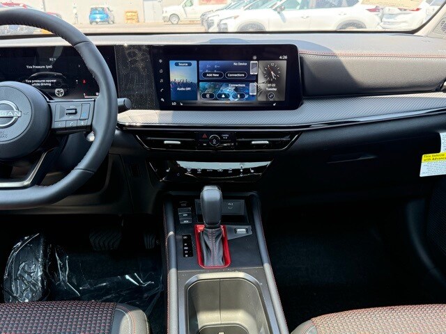 2025 Nissan Kicks SR Image 15 of 33
