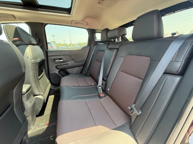 2025 Nissan Kicks SR Image 10 of 33