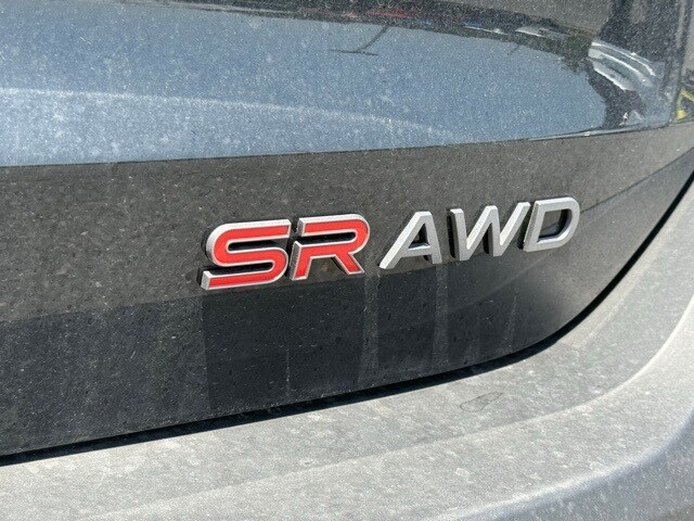 2025 Nissan Kicks SR Image 21 of 33